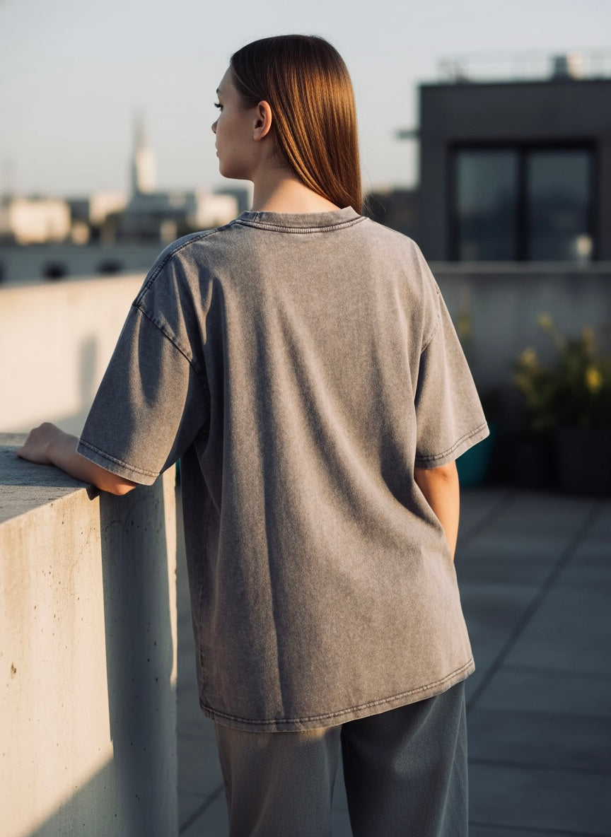 Oversize Vintage T-Shirt | "acid-wash" Baumwolle mit Dackel-Motiv | Statement Piece - NVTS Solutions