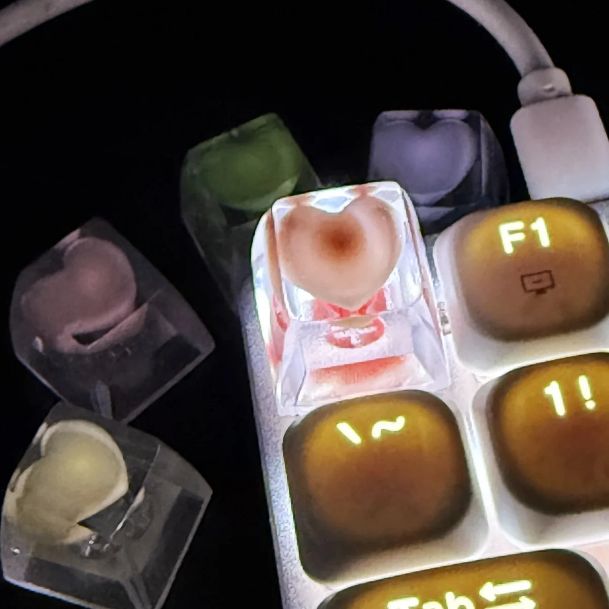 Niedliche Liebesherz-Tastenkappen aus Kunstharz für Cherry MX Switch mechanische Gaming-Tastatur, handgefertigte Neuheit, manuelle Tastenkappe