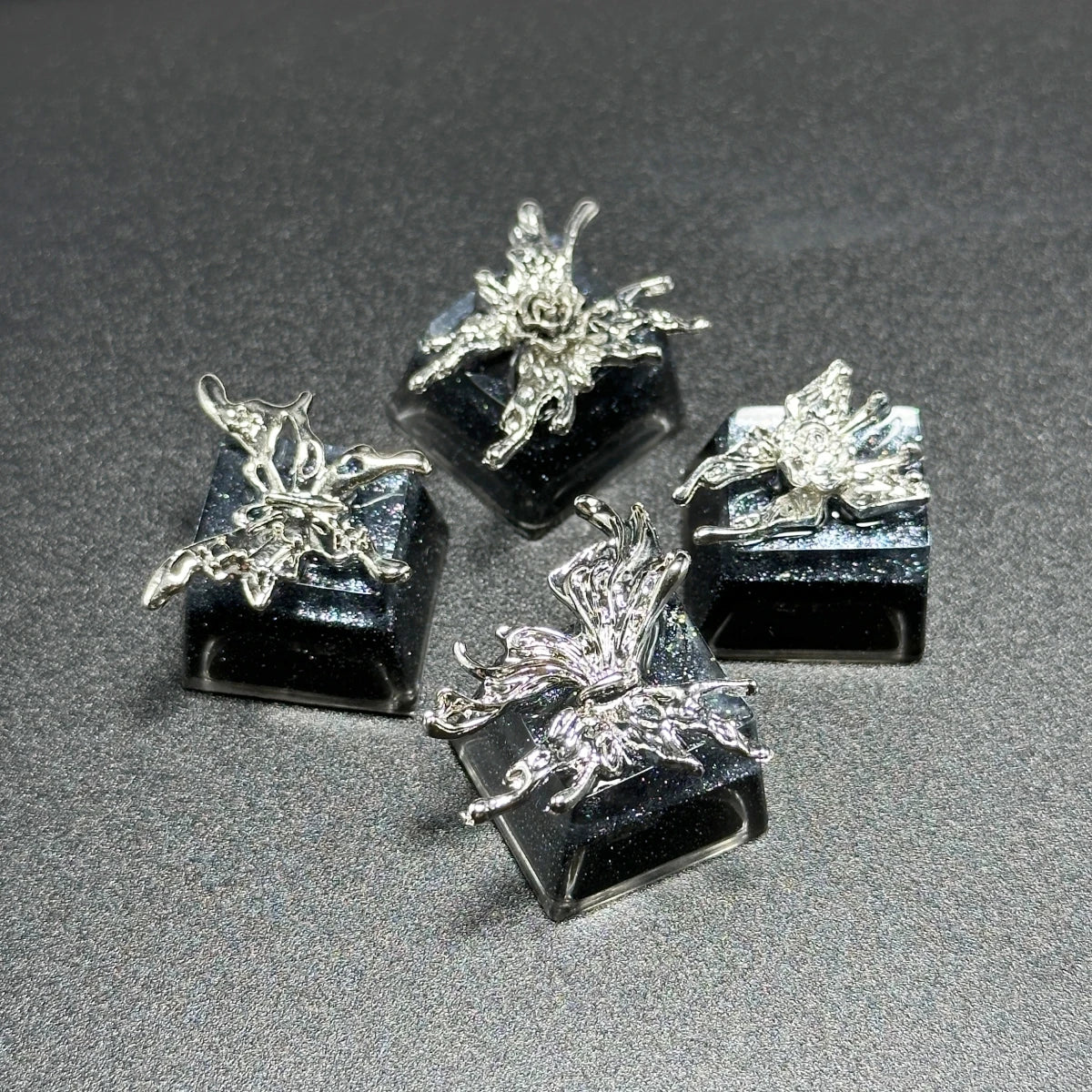 Benutzerdefinierte handgefertigte Metall-Tastenkappen, schwarzes Schmetterlingsmädchen-Design, OEM-ESC-Tasten für mechanische Gaming-Tastatur, handwerkliches Persönlichkeitsgeschenk