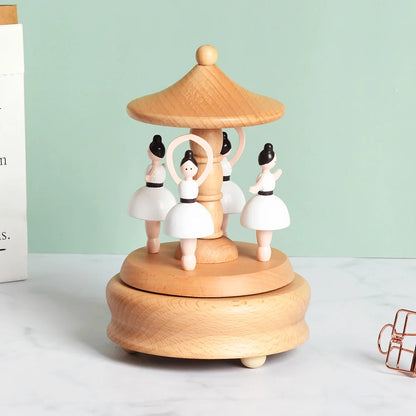 Weihnachtsgeschenke Großhandel Logo gravieren mechanische Wind Up Uhrwerk rotierende Karussell Ballerina Spieluhr aus Holz als Geschenk